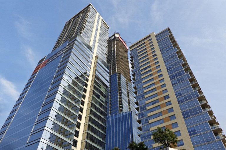 Liu Residences West y East